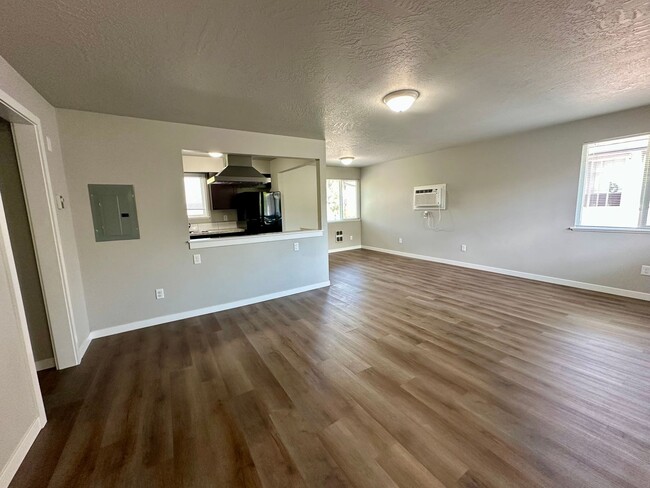 Building Photo - Move-in ready! Upgraded 2 Bedroom Condo