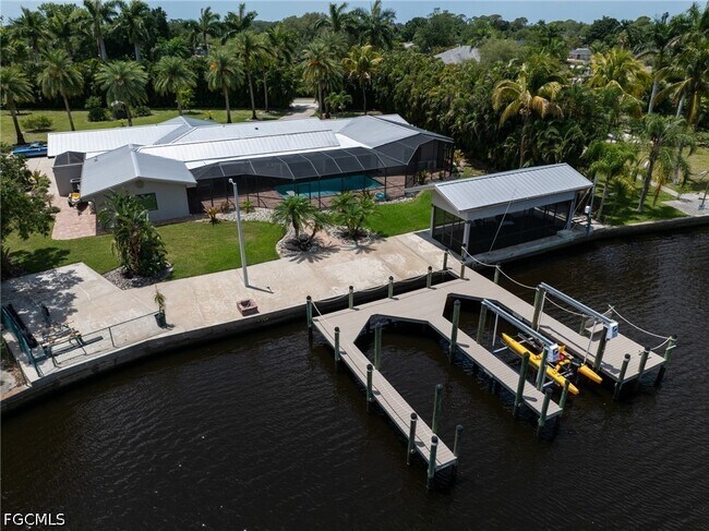 Building Photo - 14562 Riverside Dr