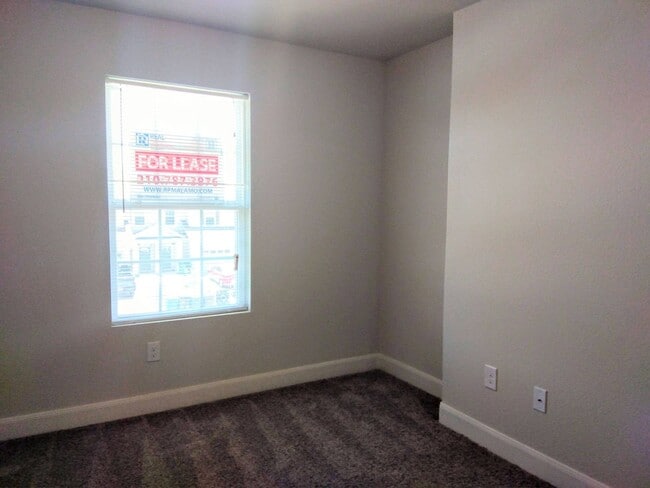Building Photo - 3BR / 2.5BA Home | Fenced Backyard, Garage & Stainless Appliances!