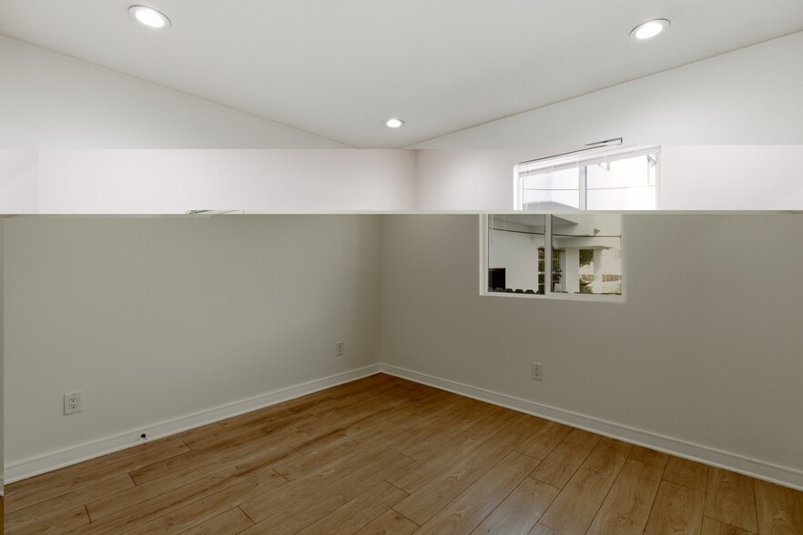 Building Photo - 5646 Lexington Ave