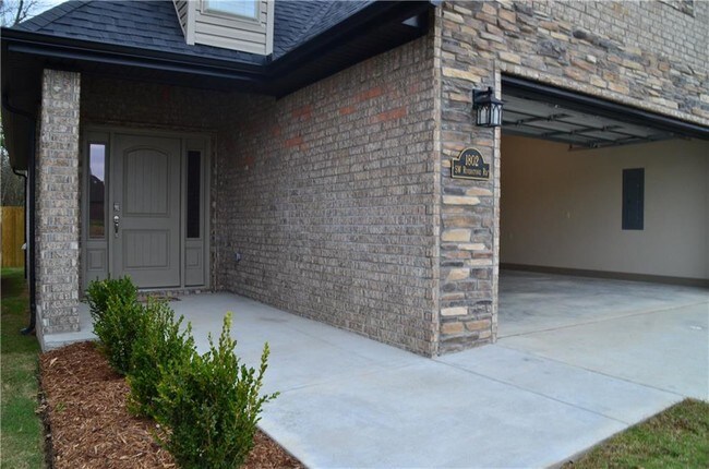 Building Photo - 1802 SW Riverstone Rd