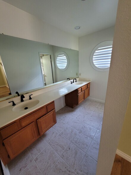 master bathroom - 35 La Costa Ct
