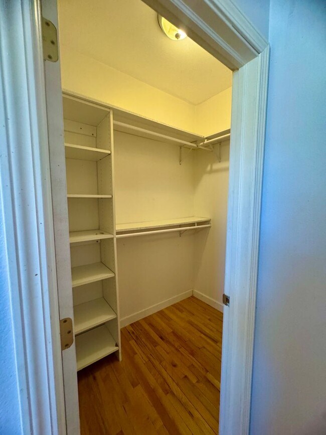 Building Photo - Charming 3-Bedroom, 2-Bath Home in a Pictu...