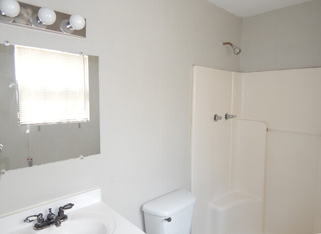 Building Photo - Winona ISD: 3 Bedroom, 2 Bath Home in a Co...