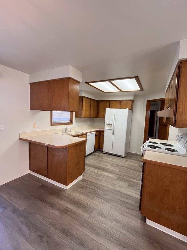 Building Photo - 3 Bedroom 2 Bath Single Family Home