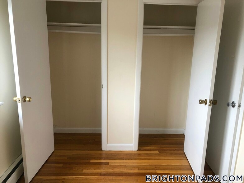 Building Photo - 122 Dustin St