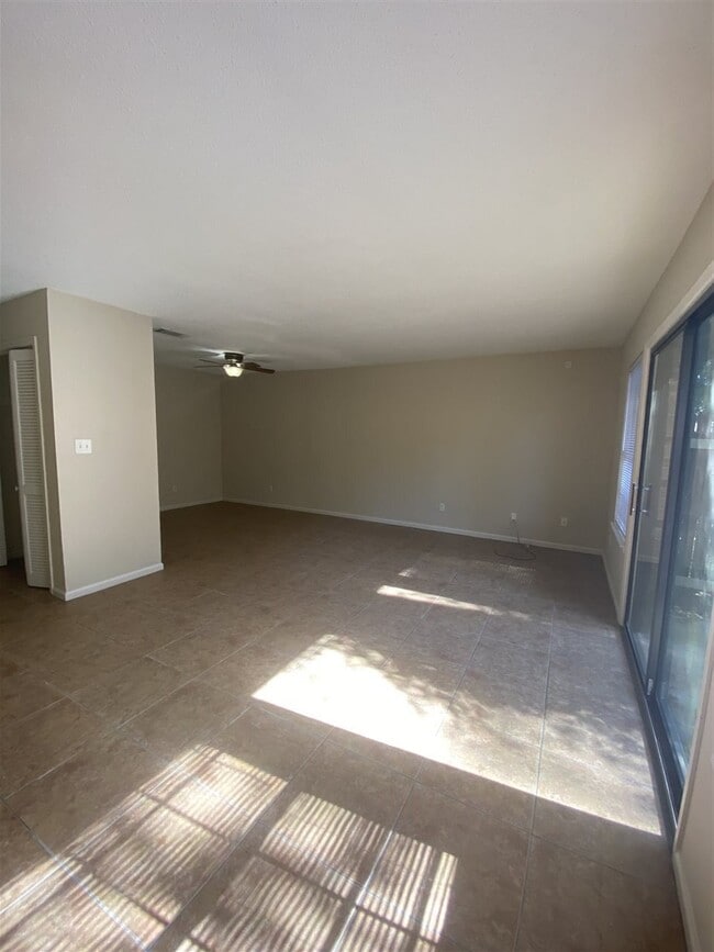 Building Photo - 3701 Donovan Dr