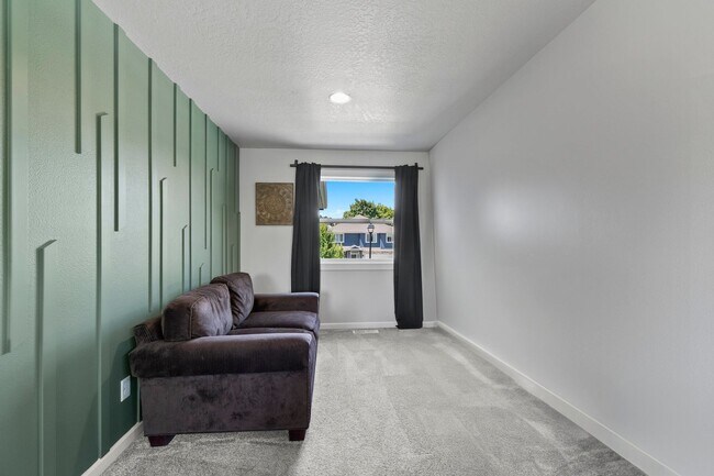 Building Photo - Spokane Valley Two-story - Available Now!