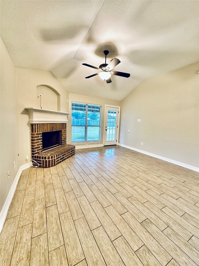 Building Photo - 21604 Horseshoe Dr