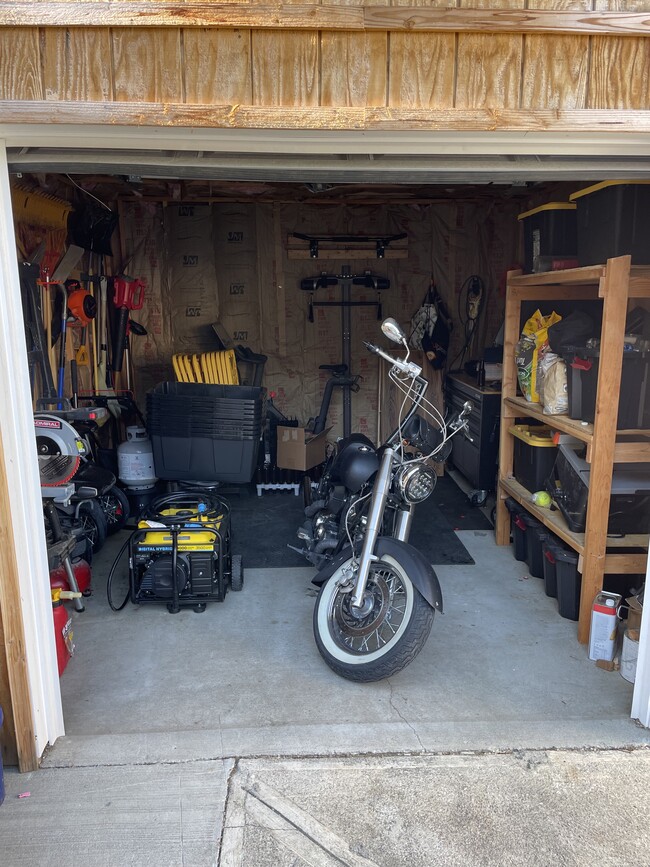 Building Photo - 3124 W Fairview Ave