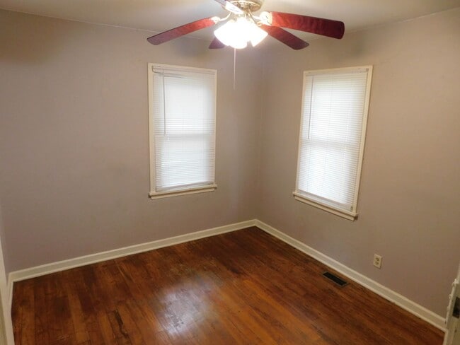 Building Photo - Very nice 3 bedroom/1 bath in El Dorado!