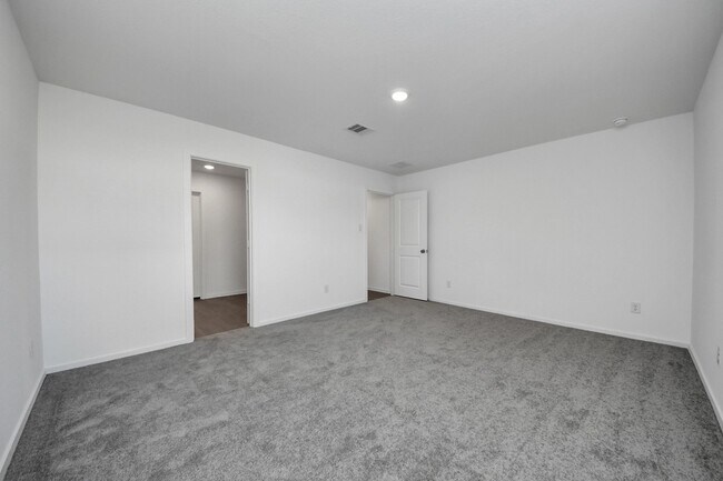 Building Photo - 2523 Night Emerald Dr