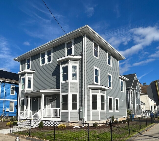 Primary Photo - 388 William St