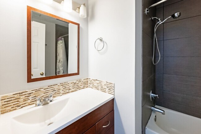 Building Photo - Great 3br 2.5 Bath Townhome in Rockville MD