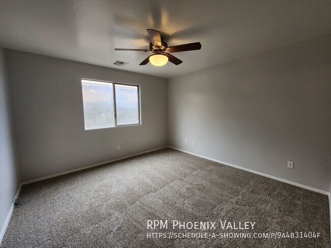 Building Photo - 13921 W Port Royale Ln