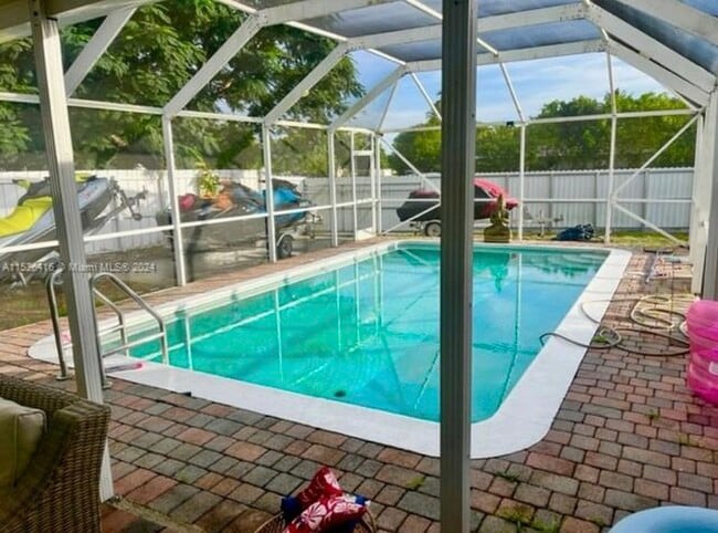 Building Photo - 496 W Melrose Cir