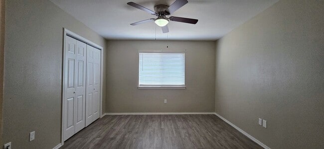 Building Photo - New Braunfels 2 Bedroom 2 Bath less than 1...