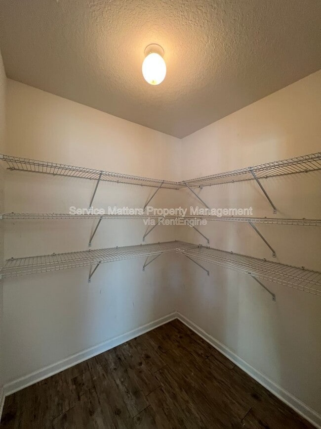 Building Photo - 5881 Old Plantation Court