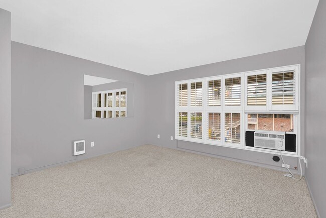 Building Photo - Bellevue Square 1 Bedroom Condo