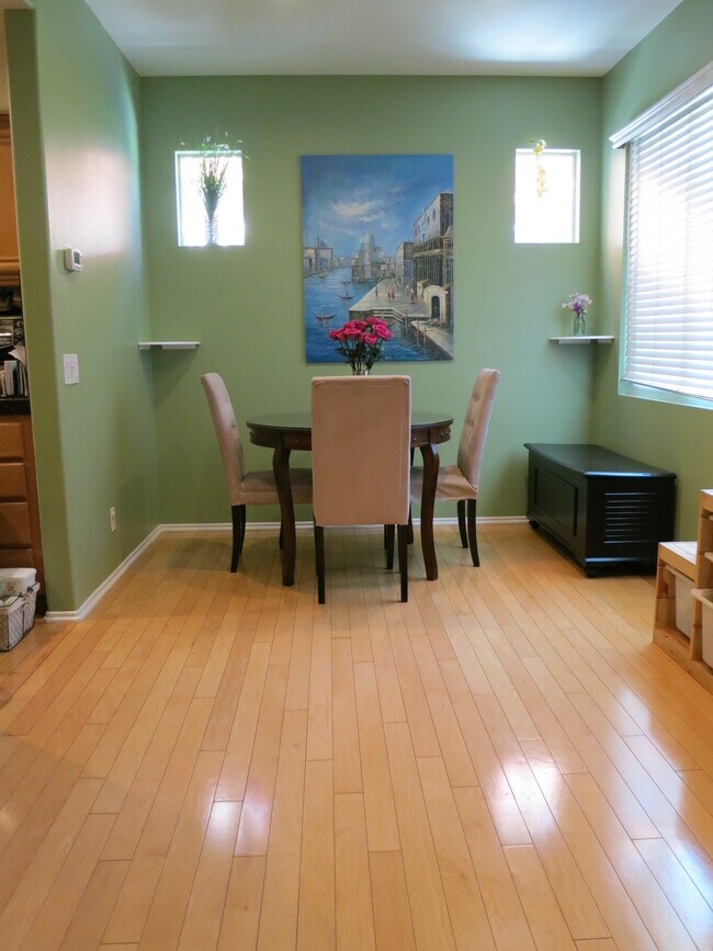 Building Photo - 2384 Sunningdale Dr