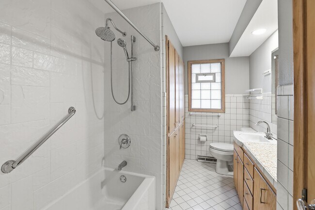 Building Photo - 4538 N Larkin St