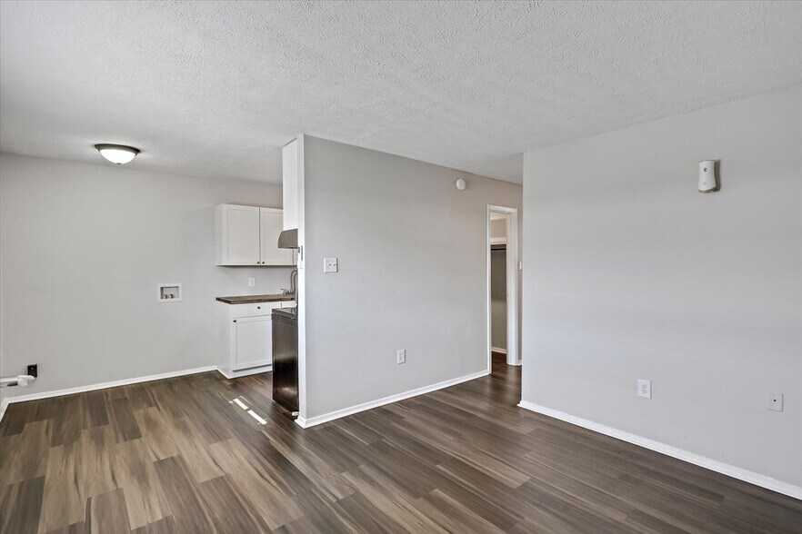 Building Photo - 216 Gunter St