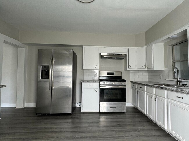 Building Photo - 8708 Lanewood Dr
