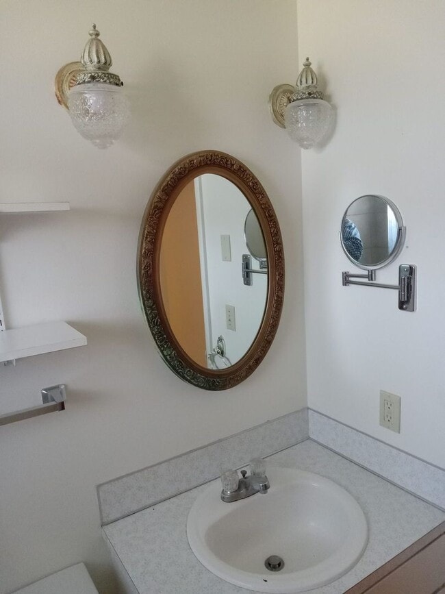 Building Photo - 1214-1216 SW 11th St