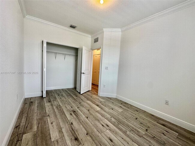 Building Photo - 2685 SE 13th Ct