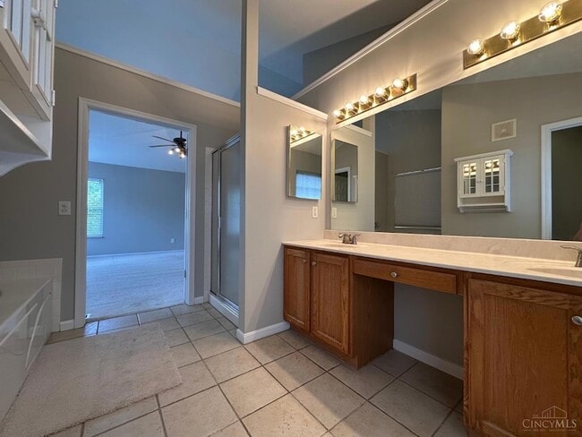 Building Photo - 5575 Glen Oak