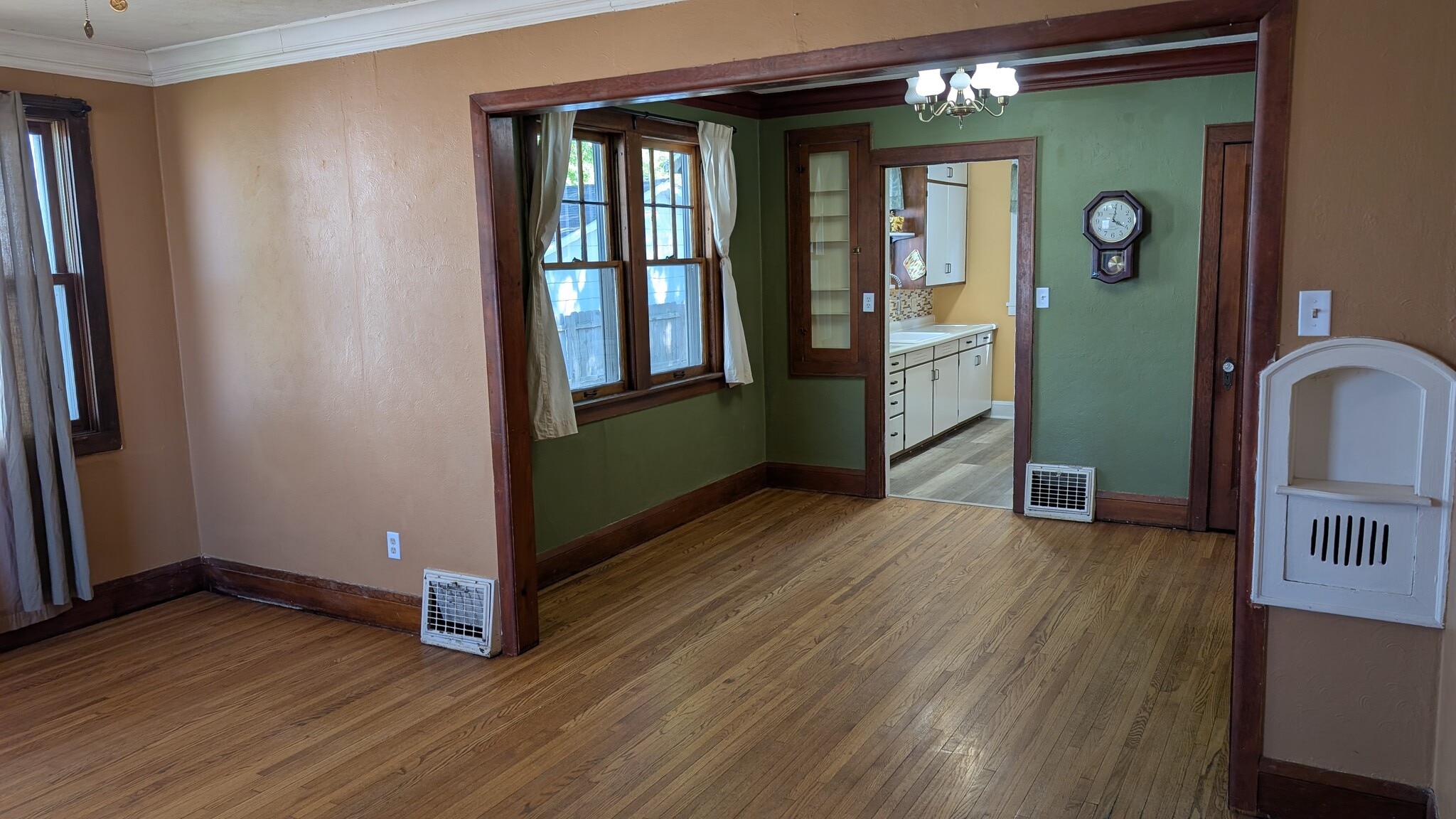 Building Photo - 305 Pierce Ave