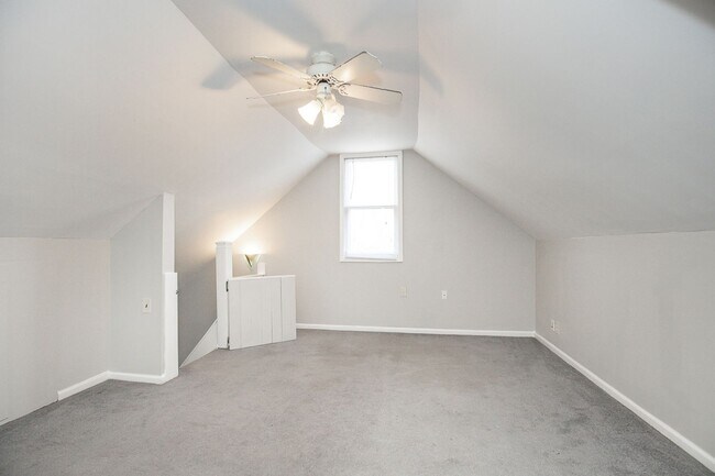 Building Photo - 14718 Bayes Ave