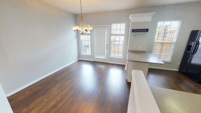 Building Photo - Double Master Townhome in South Park