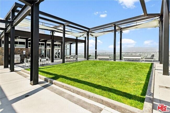 Building Photo - 3810 Wilshire Blvd