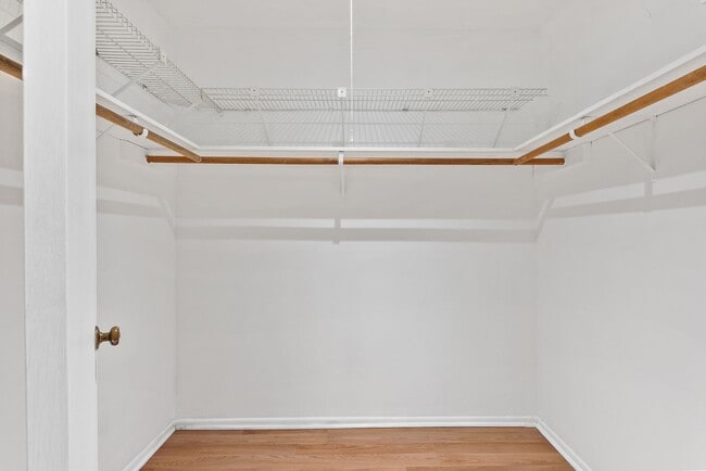 Building Photo - Modern 3-Bed Townhome in Hoffman Estates –...