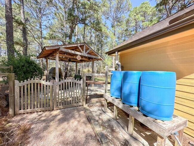 Building Photo - 251 Pine View Loop