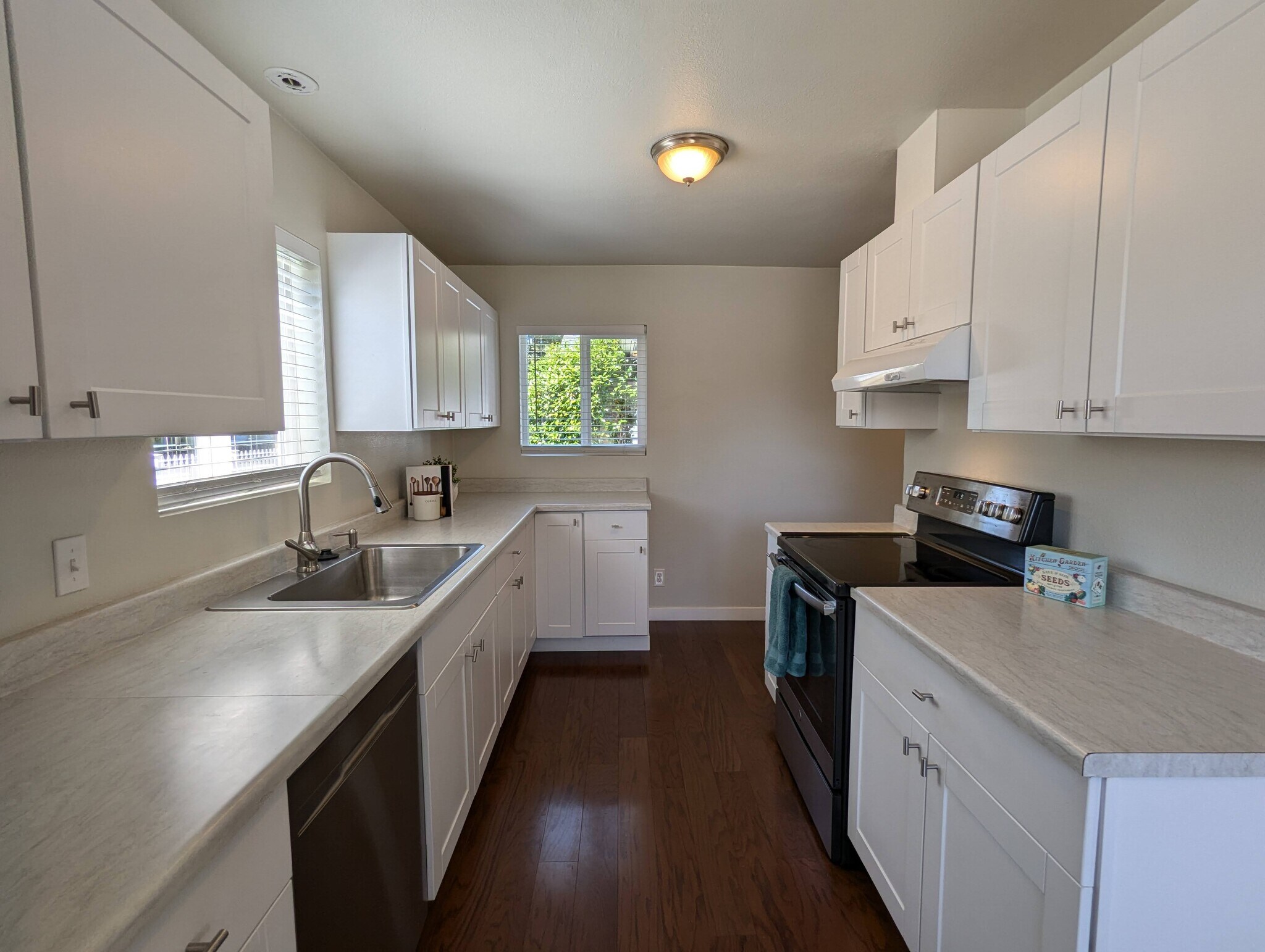 Building Photo - 821 S 117th St