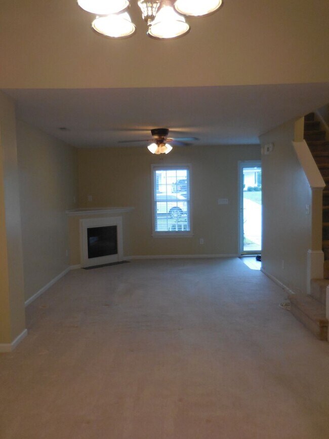 Building Photo - 2 BR 2.5 BA Horse Creek Farms