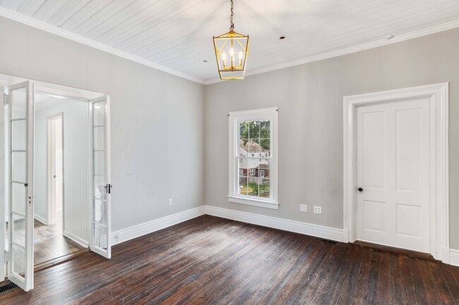 Building Photo - 2054 Walton Wy