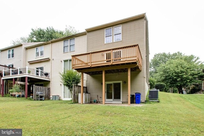 Building Photo - 3400 Oak W Dr