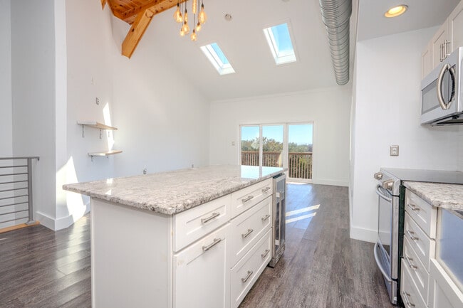 Building Photo - 4467 Ocean View Ave