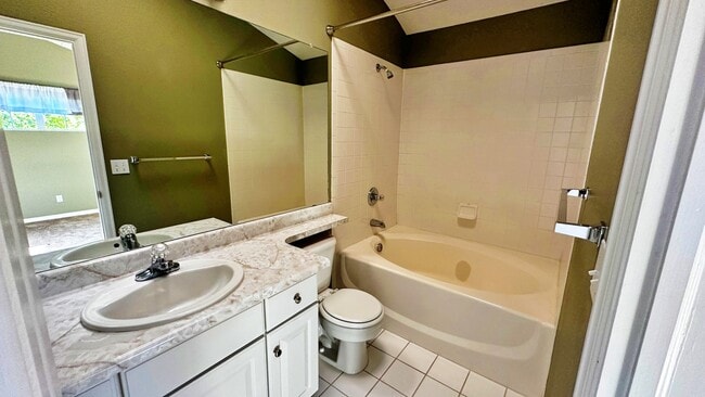 Building Photo - Fantastic Condo 2 Bed 2 Bath with Attached...
