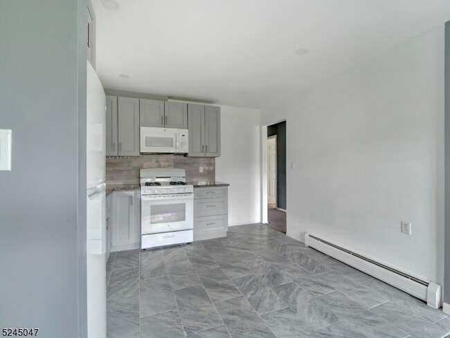 Building Photo - 58 Burnside Ave