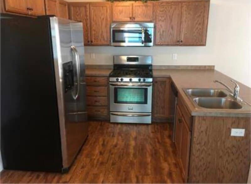 Building Photo - 1027 Alturas Dr