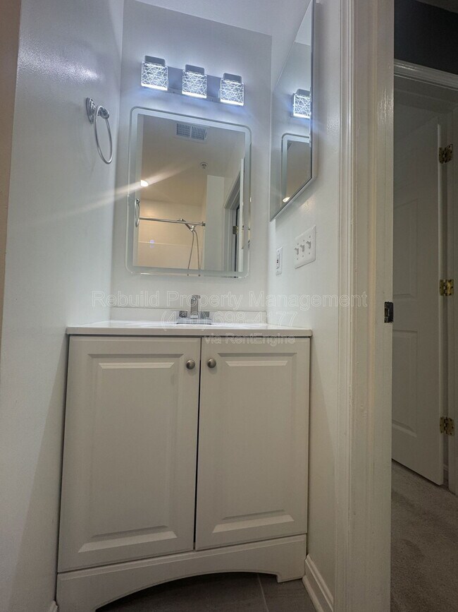 Building Photo - 54 Royalty Cir