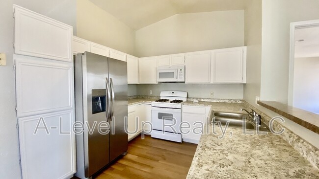 Building Photo - 1834 W Holland Dr