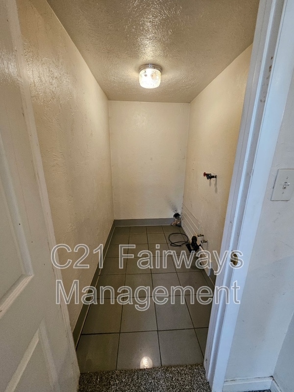 Building Photo - 535 3rd St