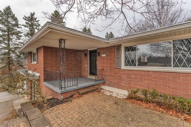 Building Photo - Updated 3BR Home Near Sewickley with Central Air & Finished Walk-Out Basement