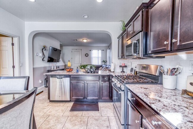 Building Photo - Beautiful 3/2.5 near Clovis East