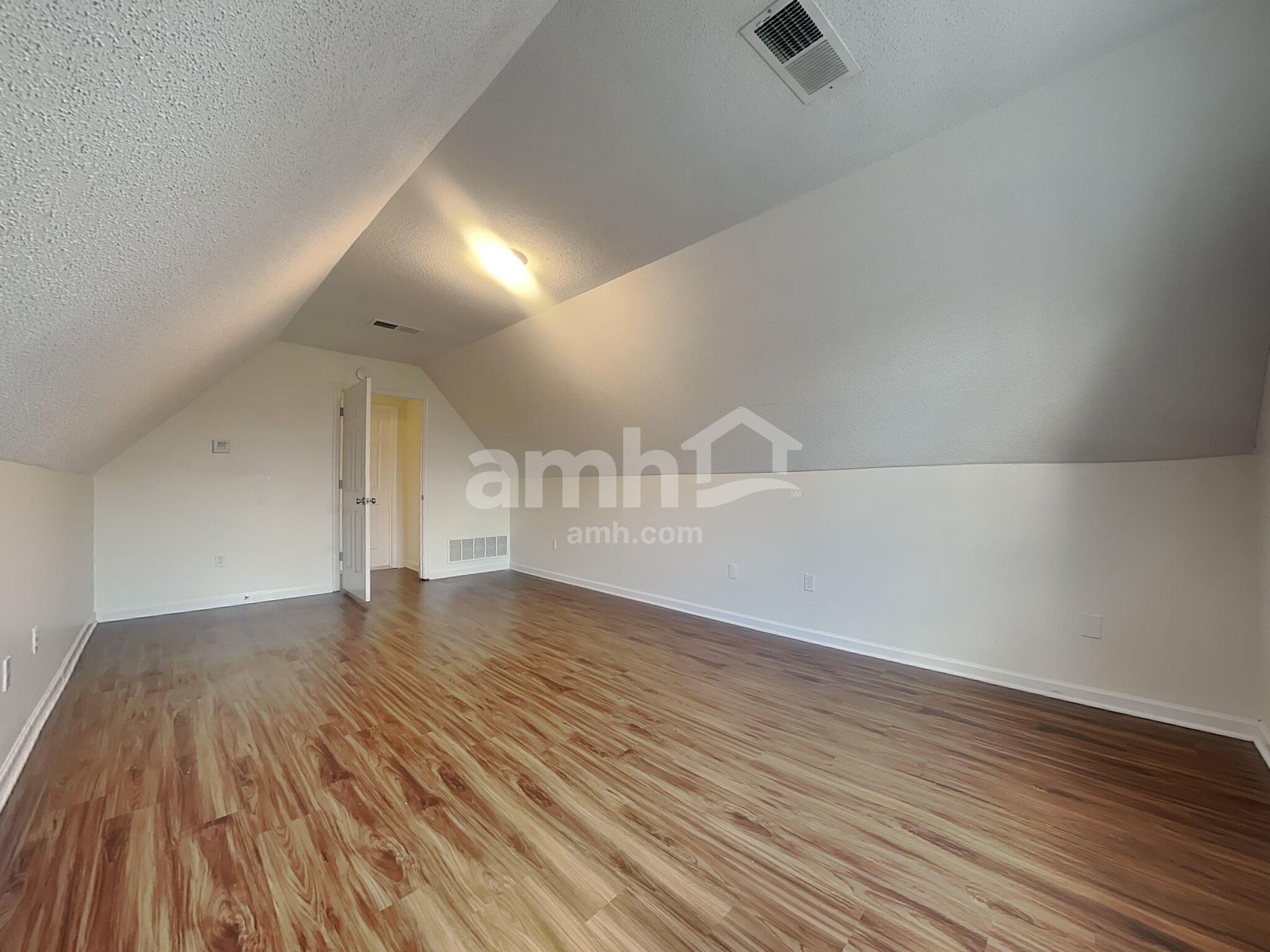 Building Photo - 2605 Hunters Pointe Dr